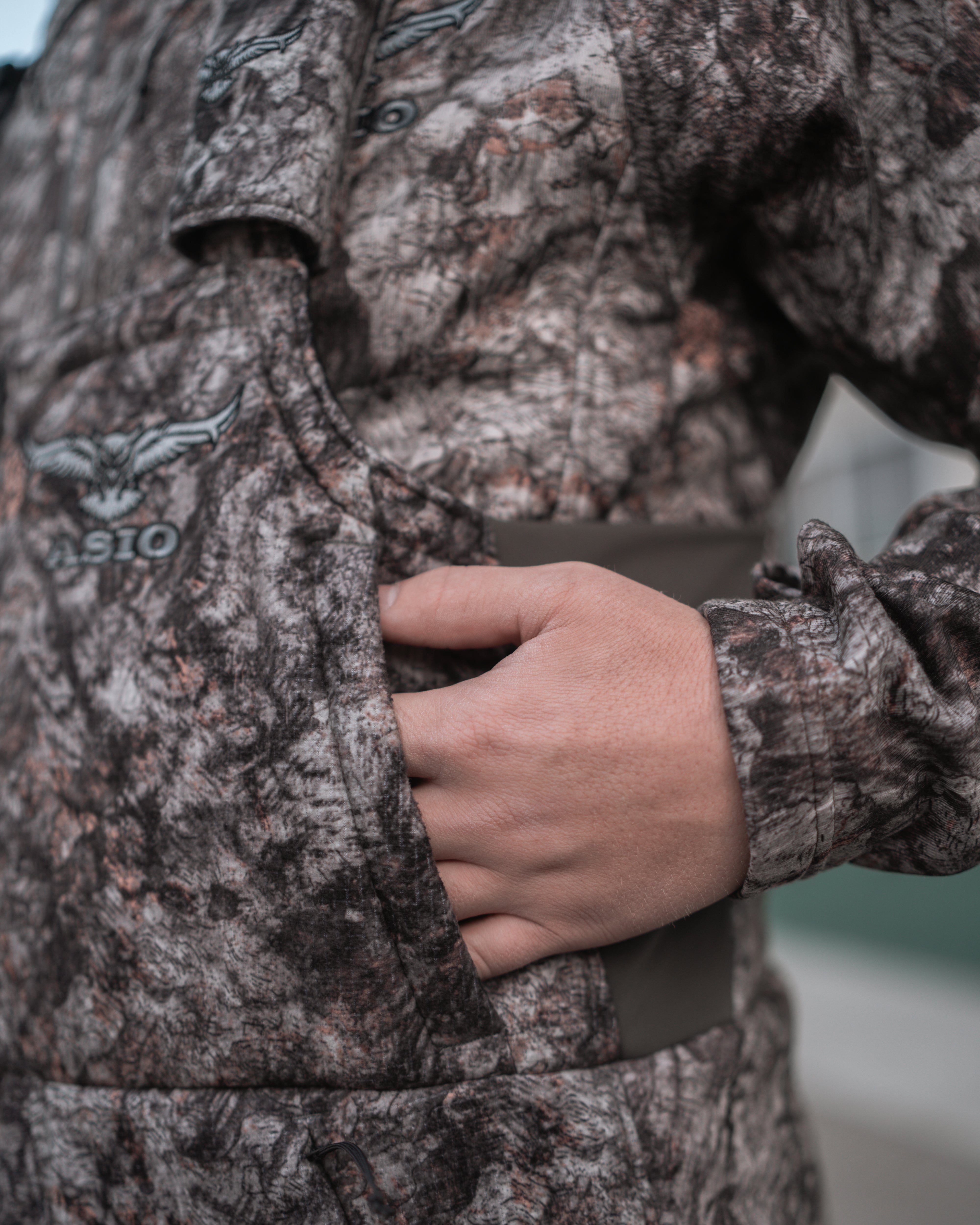 midweight sherpa bowhunting bib in raptor camo sherpa lined hand warming pockets